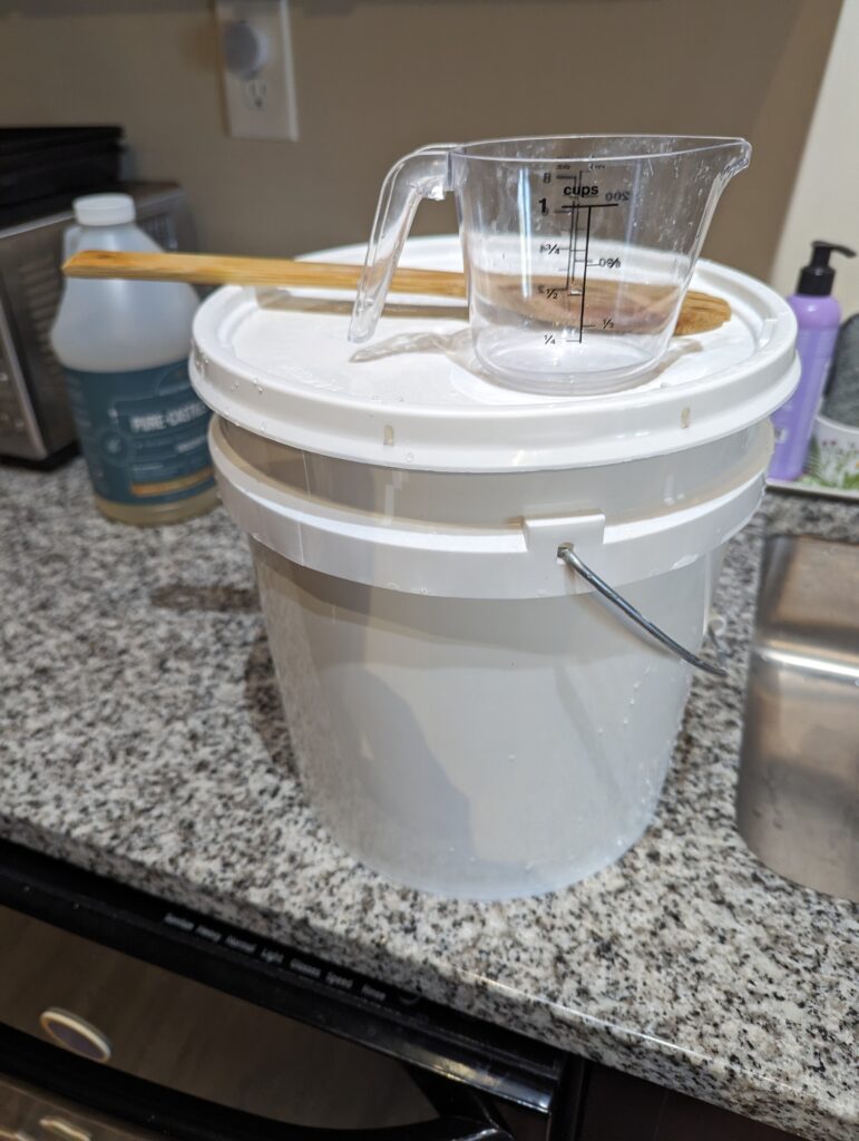 2 gallon bucket of laundry detergent